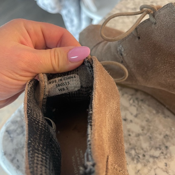 TOMS suede wedge booties size 8.5 - Picture 4 of 5